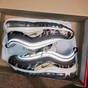 7.5 woman’s Nike air max 97 prm